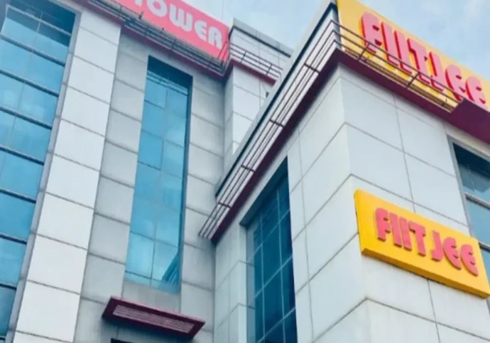 FIITJEE Coaching Centres Shut Down Across North India | Students Left Isolated FIITJEE Coaching Centres Shut Down Across North India | Students Left Isolated